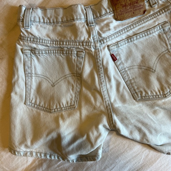 Vintage Levi’s Denim shorts in lightest blue! - Picture 6 of 8